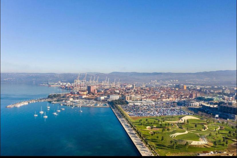 Lovely Apartment With Fabulous View Koper Buitenkant foto